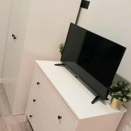 Hola Legionow Apartment *