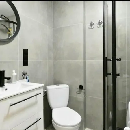 Hola Legionow Apartment